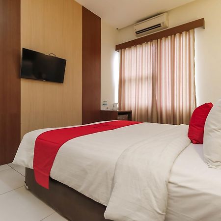 מלון ג'קרטה Reddoorz Near Roxy מראה חיצוני תמונה