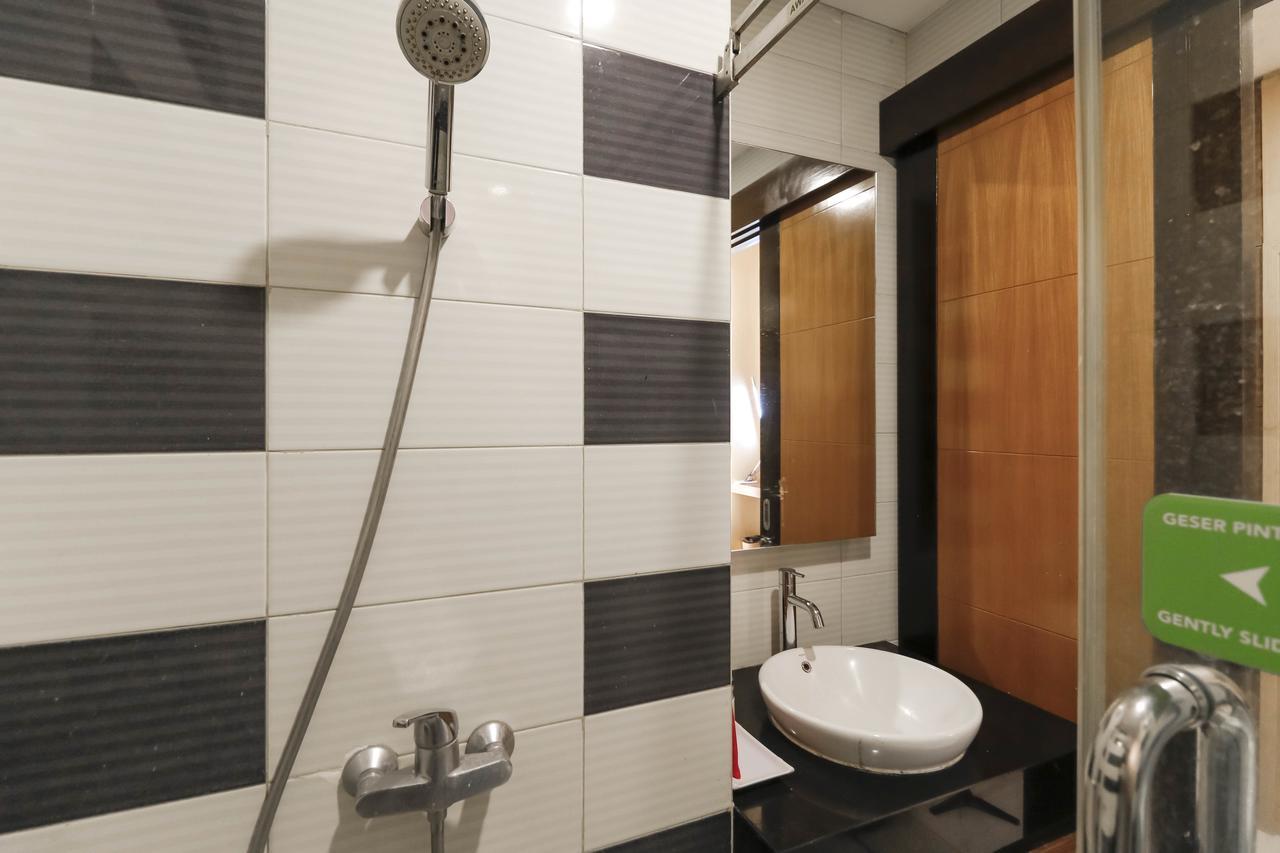 מלון ג'קרטה Reddoorz Near Roxy מראה חיצוני תמונה
