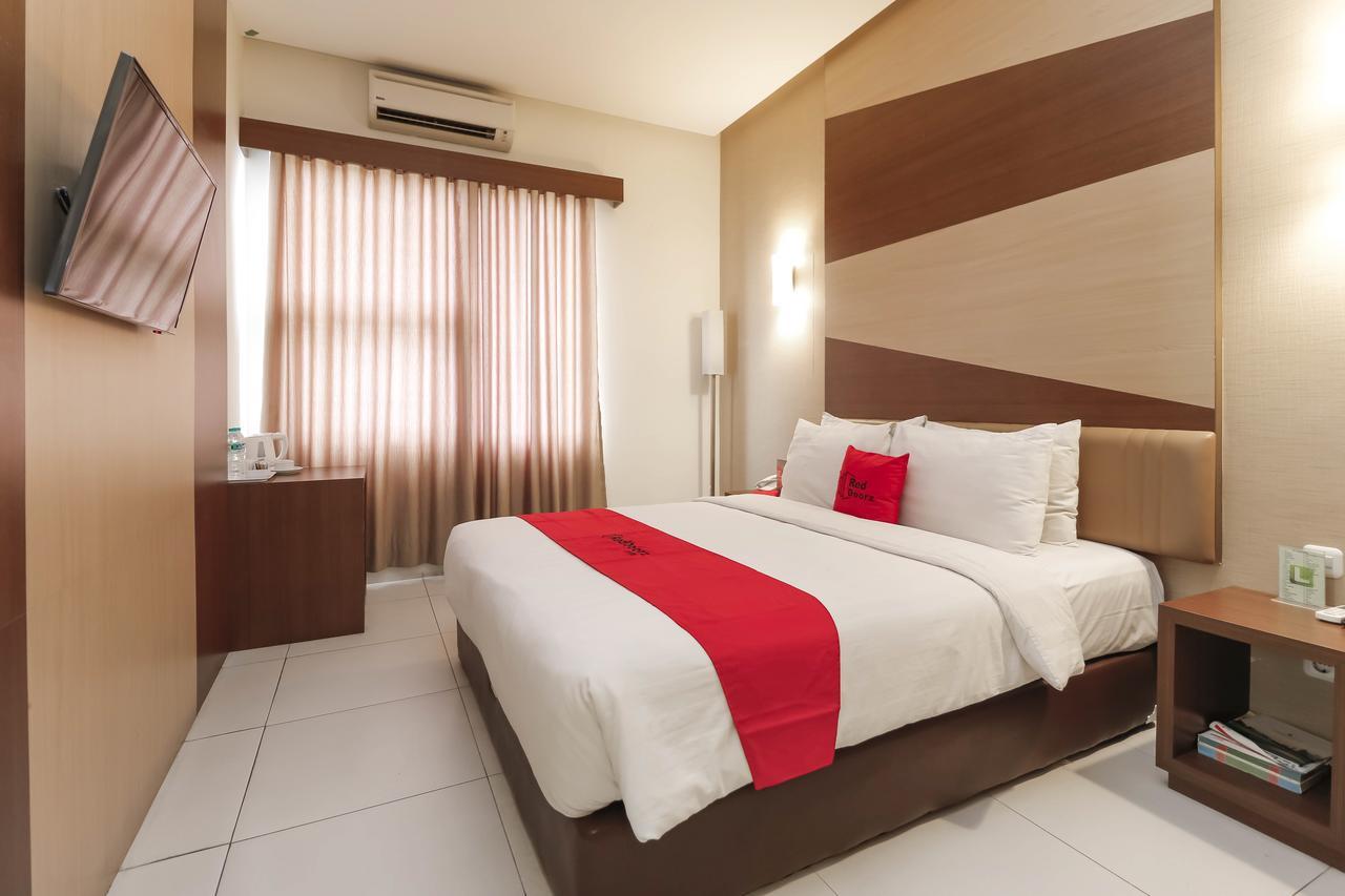 מלון ג'קרטה Reddoorz Near Roxy מראה חיצוני תמונה